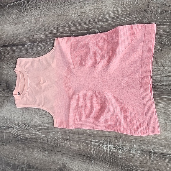 Gymshark Seamless Ombre Tank Top in Peach/Coral - Picture 3 of 8